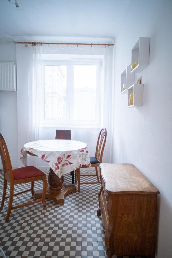 5 Near Metro Politechnika Dnf Apartment *
